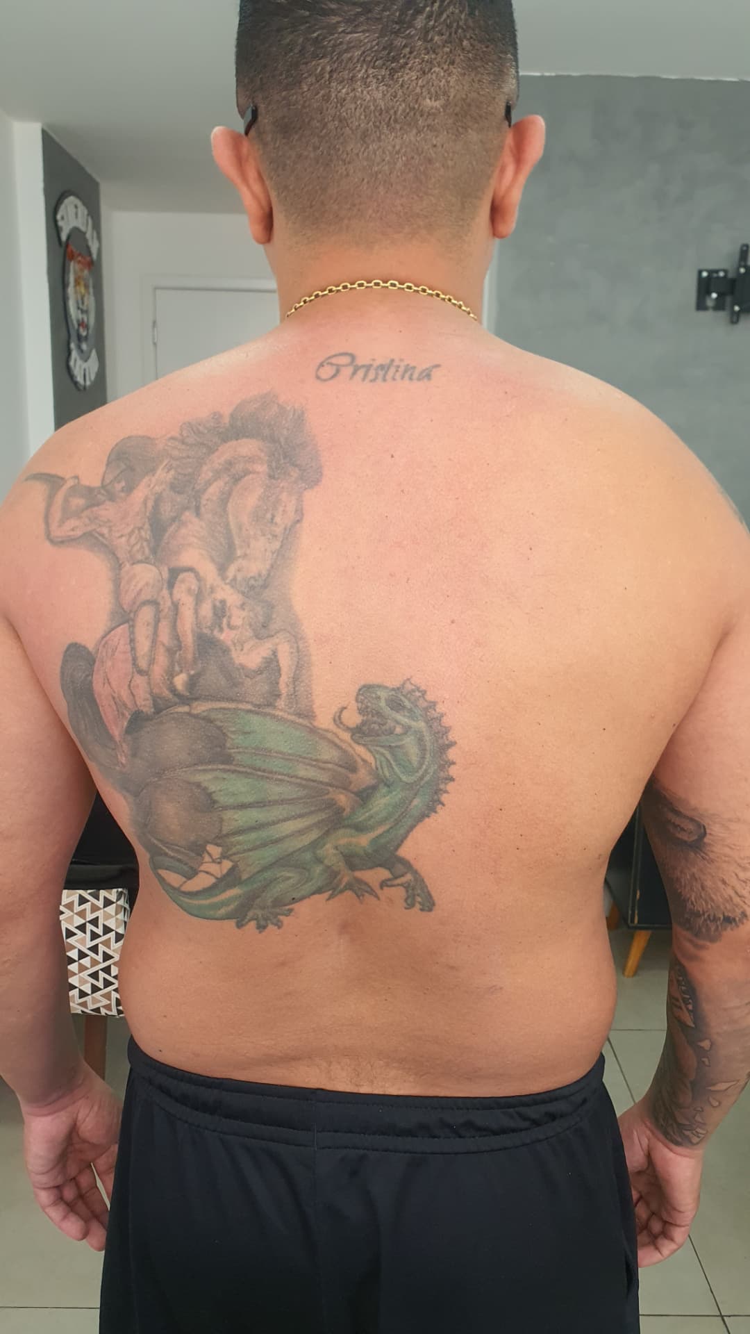 Tatuagem antiga antes da cobertura — Leão espartano